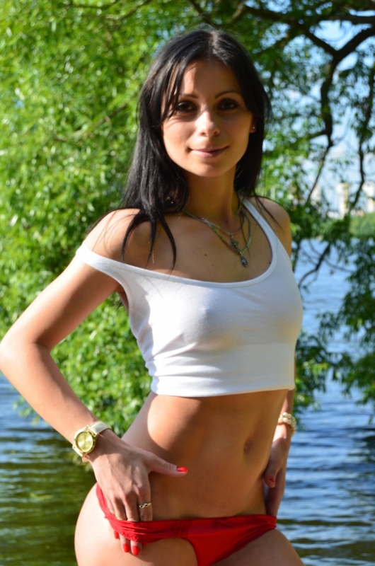 Ясмина, 22